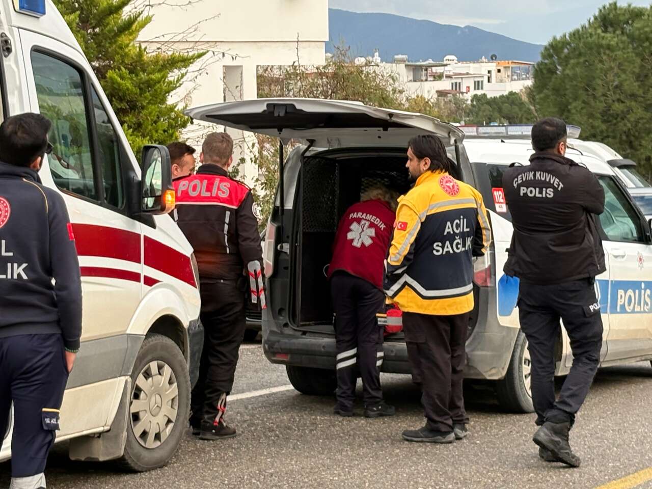 Bodrum’da Akşam Saatlerinde Hareketli Anlar: Sokakta Koşan Kadın Ekipleri Harekete Geçirdi 4